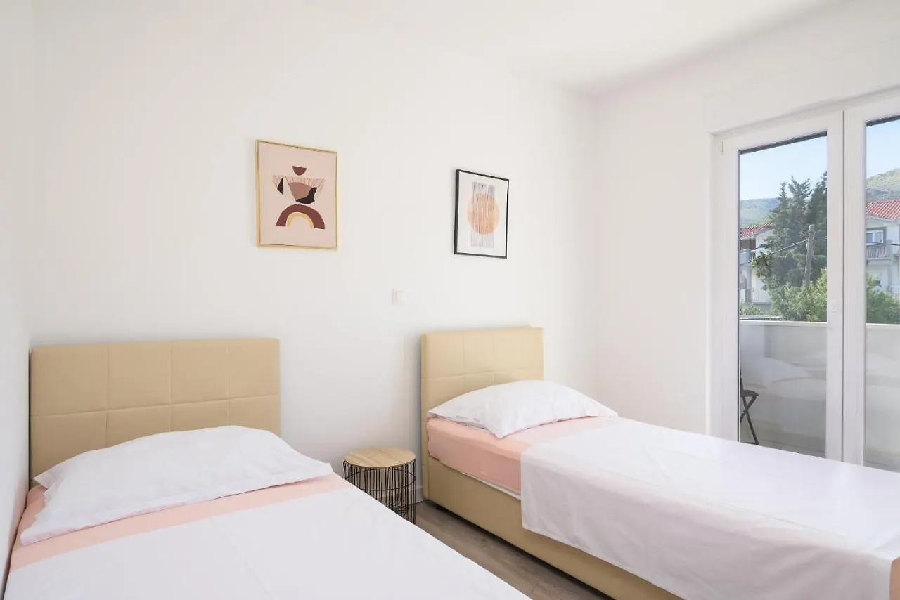 Apartman Franka Trogir Apartamento
